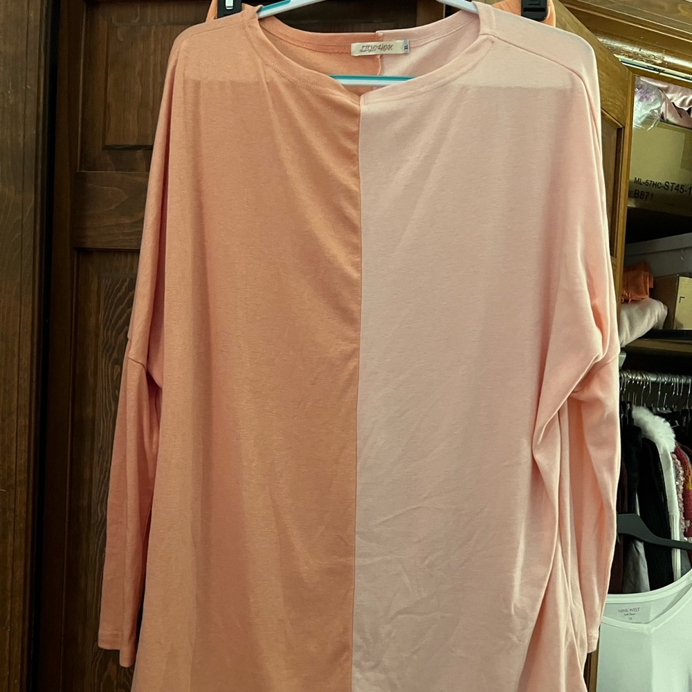 WOMENS TWO TONED DREAMSICLE COLORED TUMIC TOP.